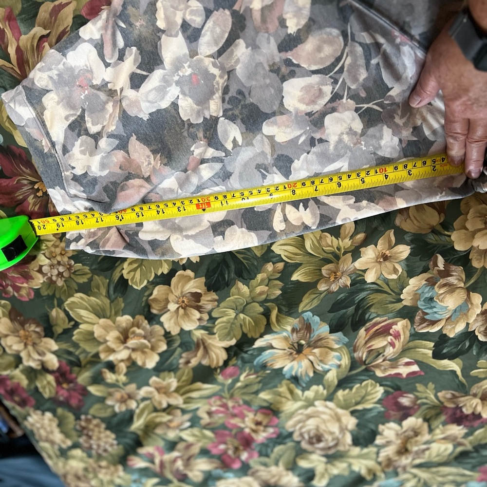 Zac & Rachel brand plus-size blouse top, with a floral print and 3/4 sleeves - Picture 10 of 12